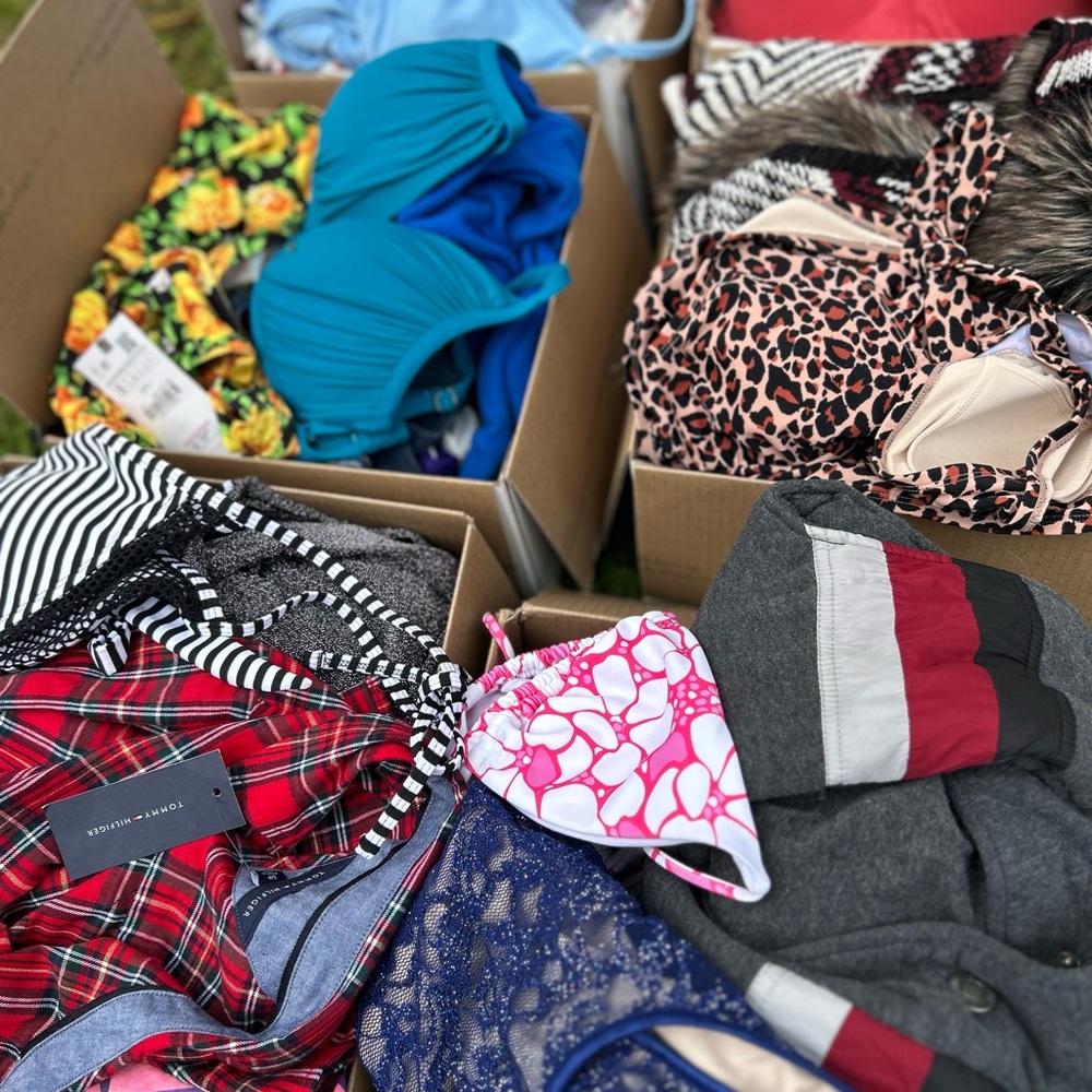 20 CLOTHING Wholesale Liquidation Box Lot Amazon TARGET Shoes Mixed Box Women - Picture 8 of 12